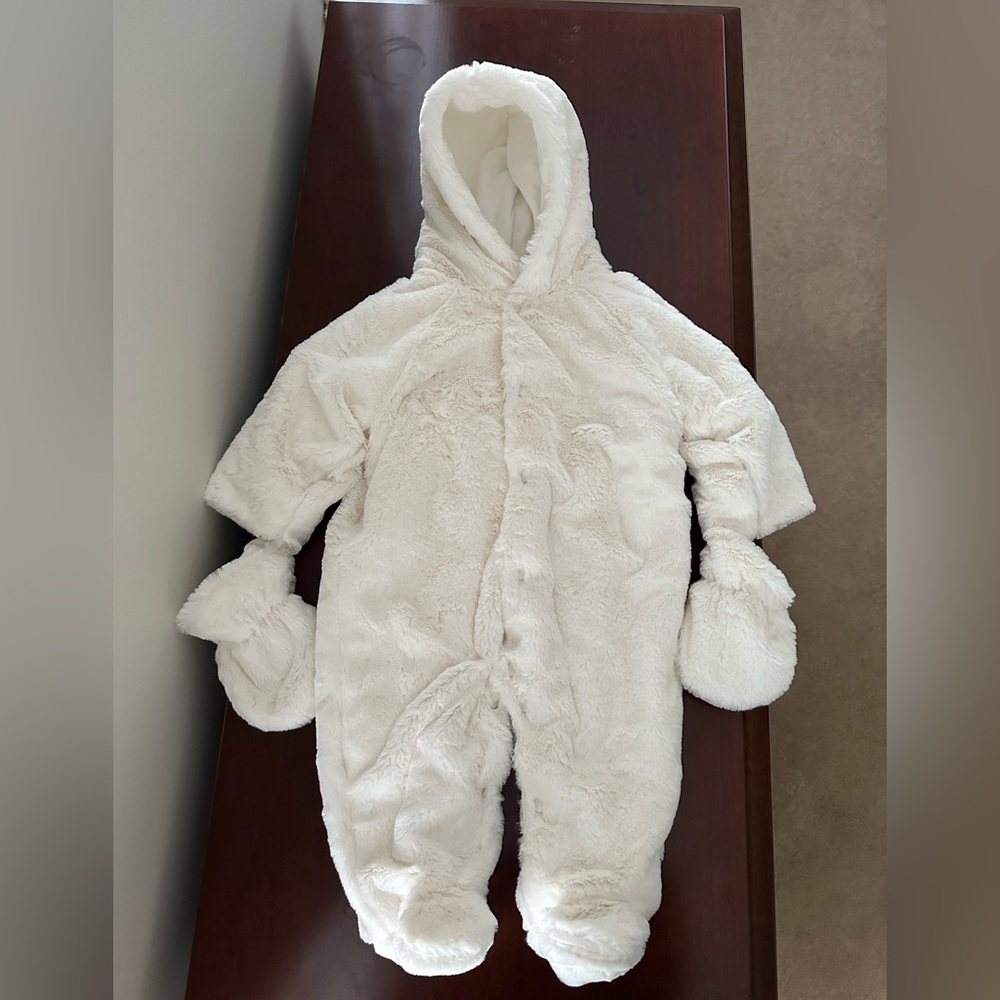 Patachou Pramsuit with removable gloves attached NWOT 9m (74cm)
